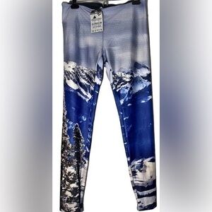 Scenic Blue and White Leggings